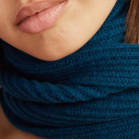 Naadam Signature Cashmere Ribbed Scarf in blue EUC - Picture 2 of 5